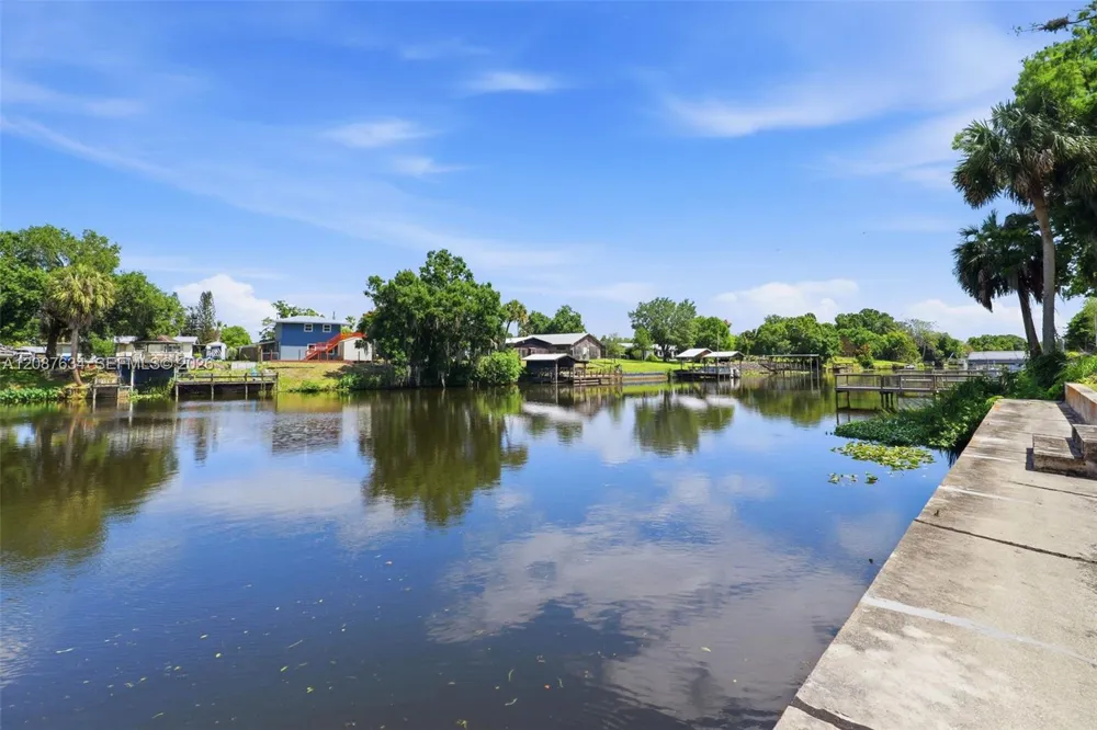 207 SE 6TH Avenue Okeechobee, FL 34974