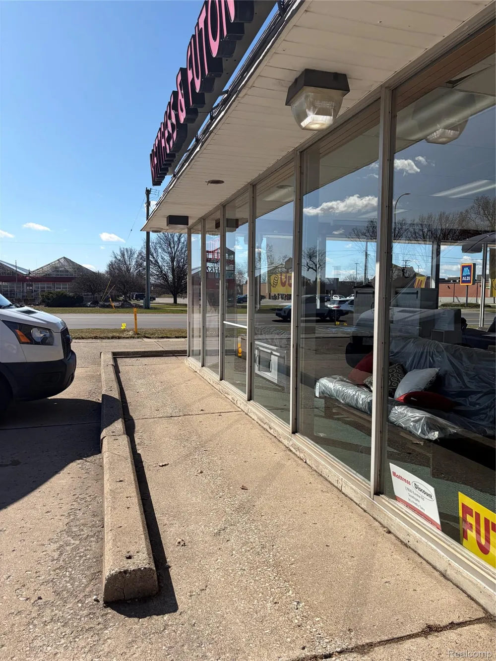 17820 Eureka Road Southgate City, MI 48195