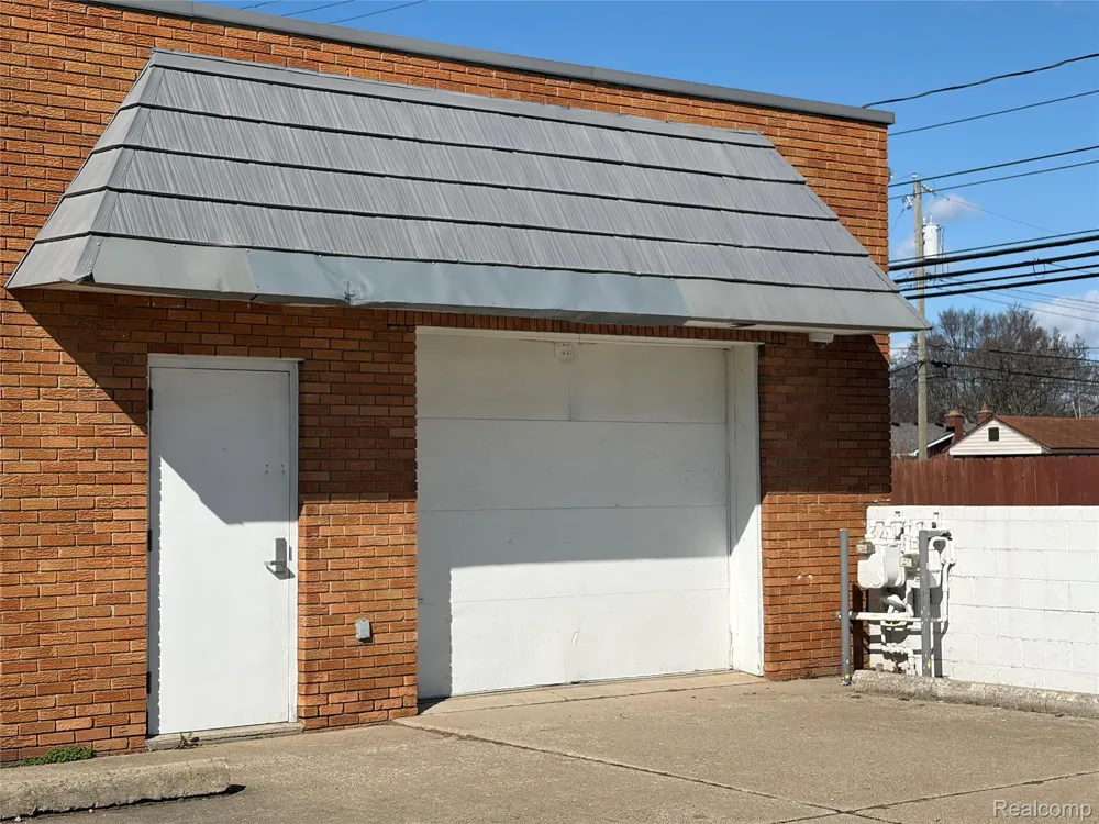 17820 Eureka Road Southgate City, MI 48195