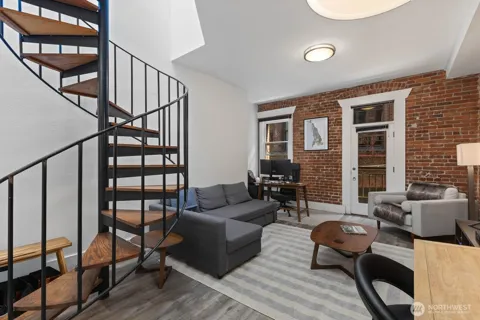 312 1st Avenue S #3