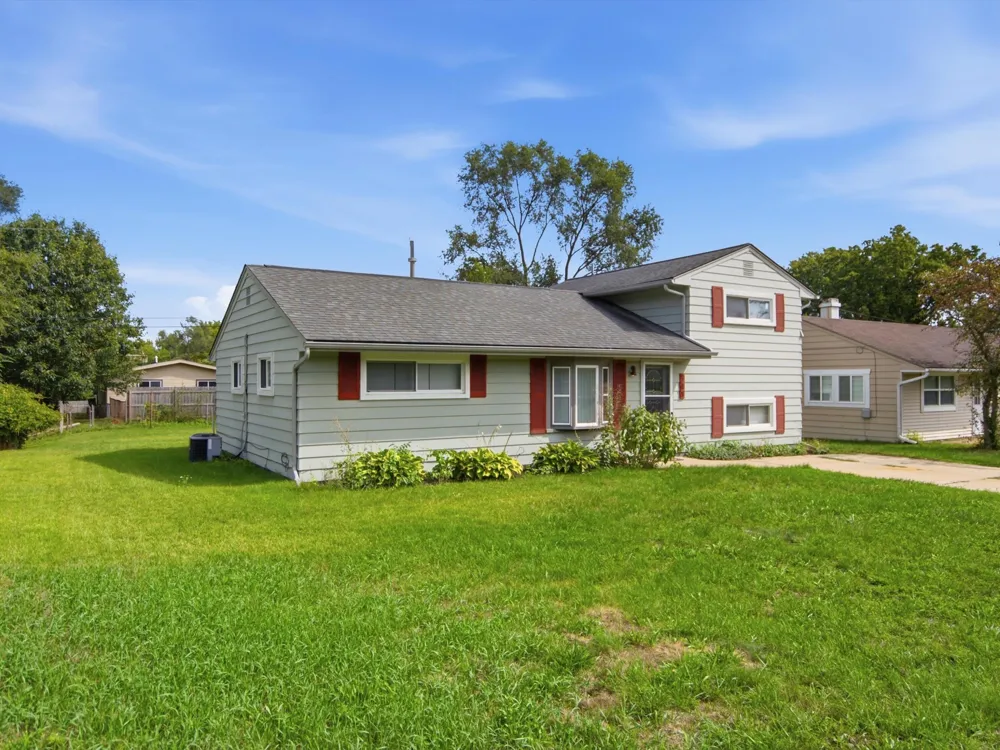 289 S Williams Lake Road Waterford, MI 48327