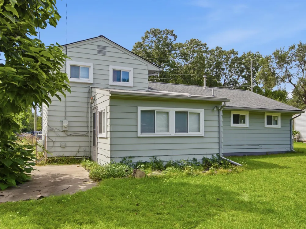 289 S Williams Lake Road Waterford, MI 48327