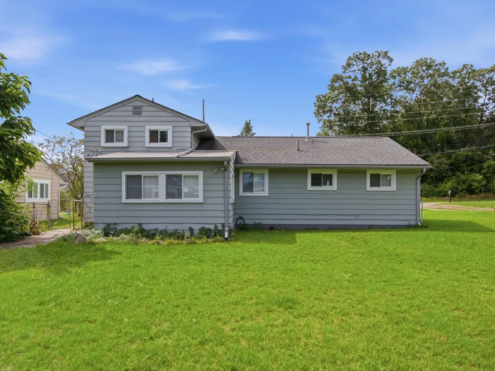 289 S Williams Lake Road Waterford, MI 48327