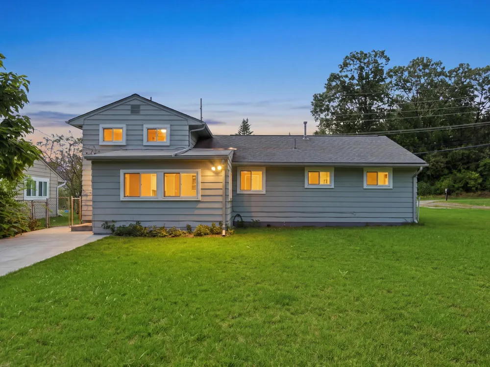 289 S Williams Lake Road Waterford, MI 48327