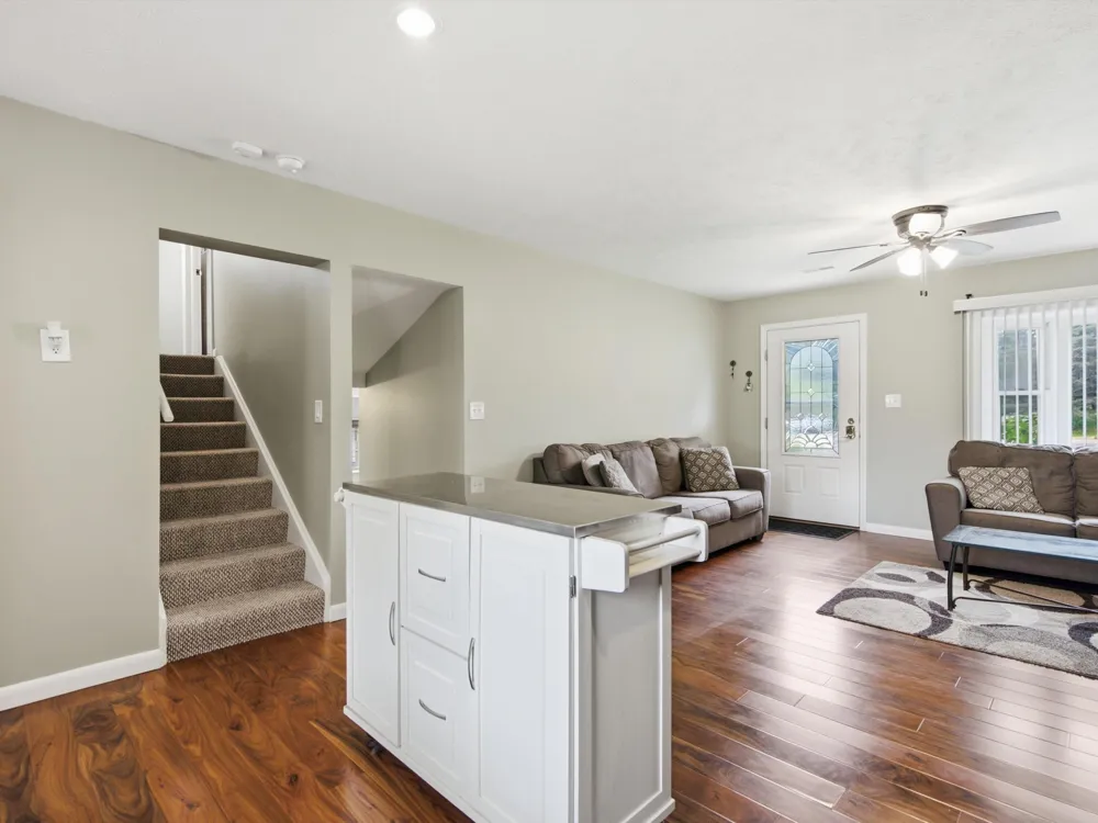 289 S Williams Lake Road Waterford, MI 48327