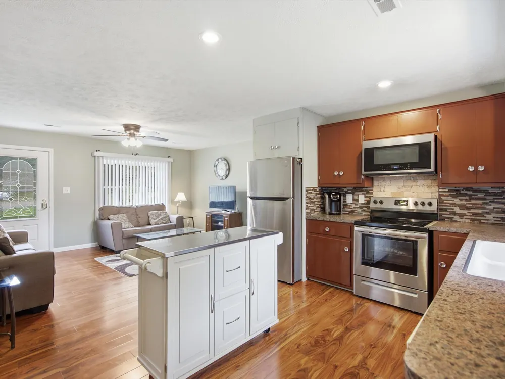 289 S Williams Lake Road Waterford, MI 48327