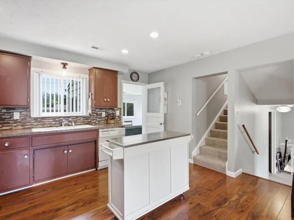 289 S Williams Lake Road Waterford, MI 48327