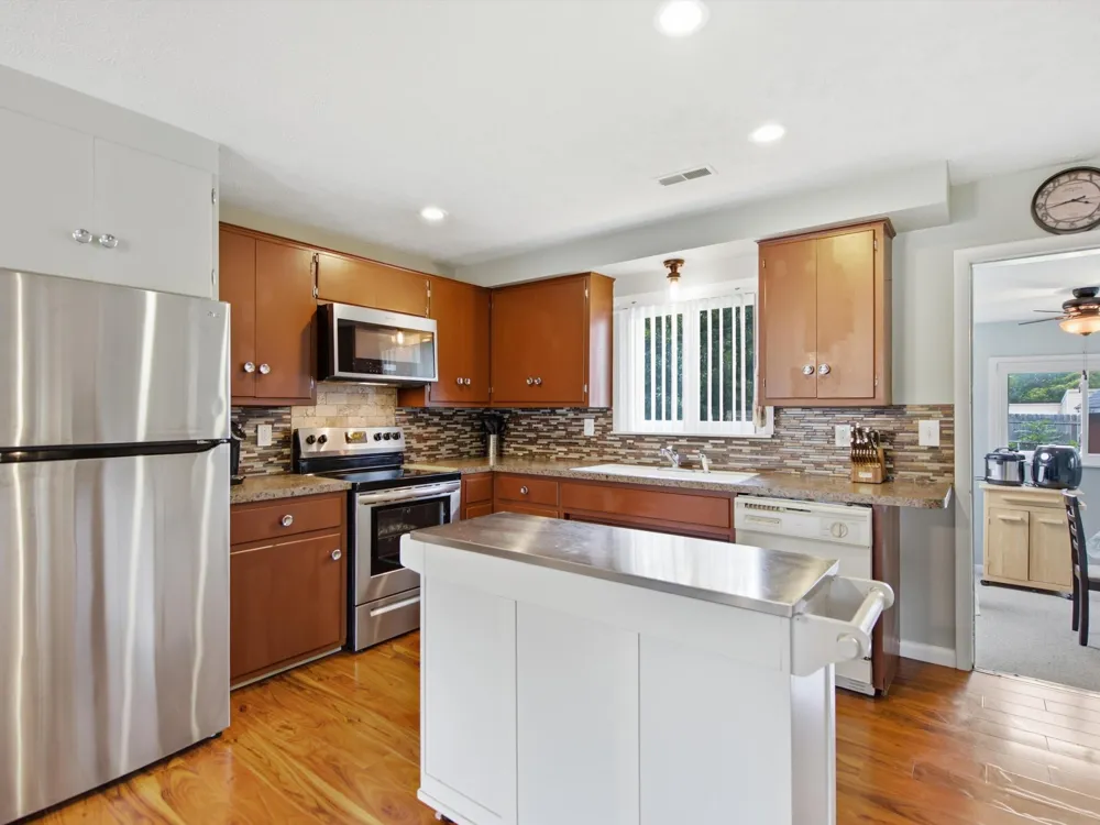 289 S Williams Lake Road Waterford, MI 48327