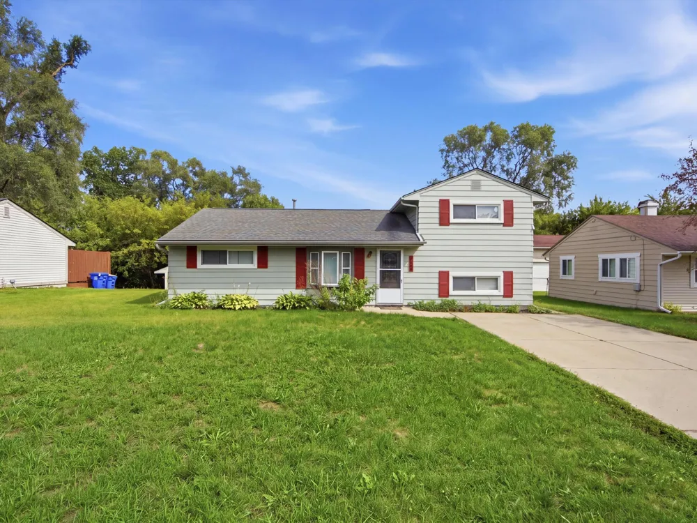 289 S Williams Lake Road Waterford, MI 48327