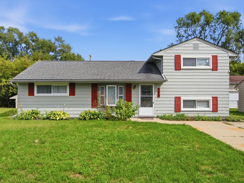 289 S Williams Lake Road Waterford, MI 48327