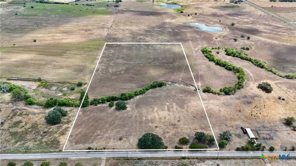 4 County Road 366 Shiner, TX 77984