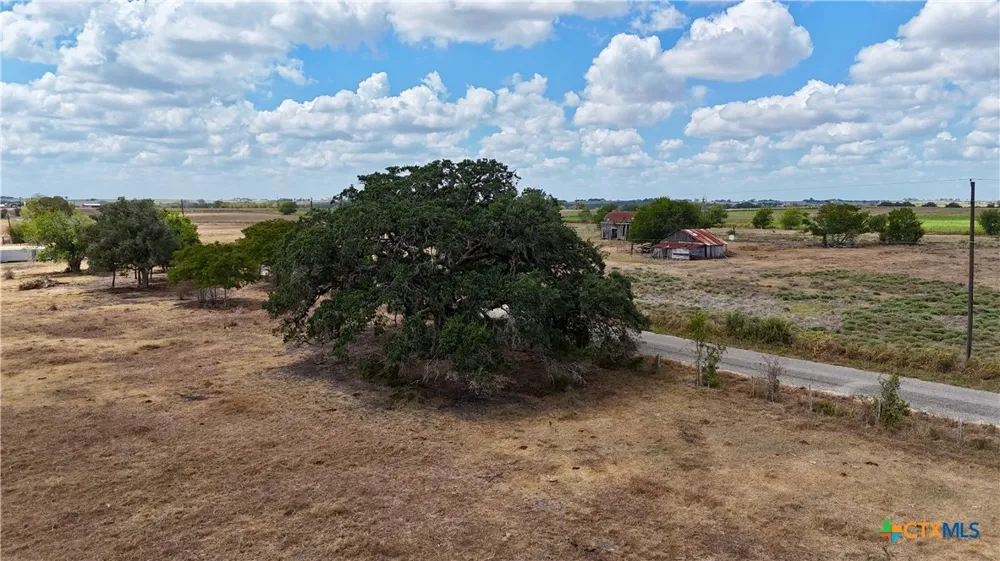 4 County Road 366 Shiner, TX 77984