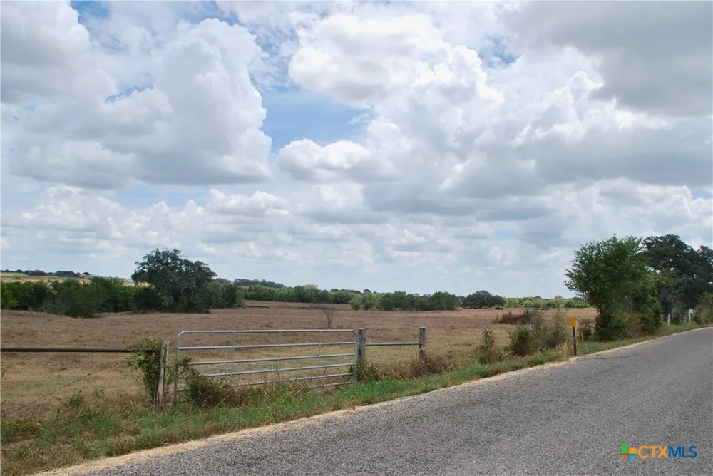 4 County Road 366 Shiner, TX 77984