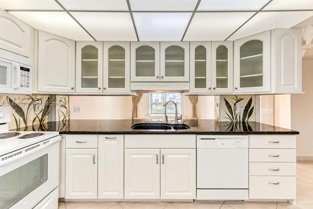 441 SE 3rd St #408 Dania Beach, FL 33004