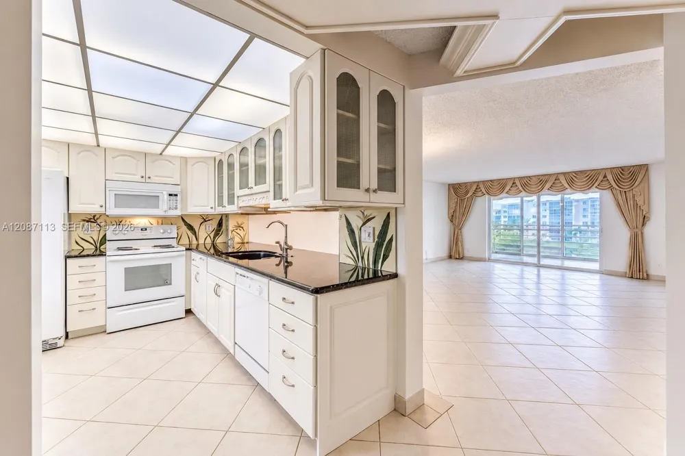 441 SE 3rd St #408 Dania Beach, FL 33004