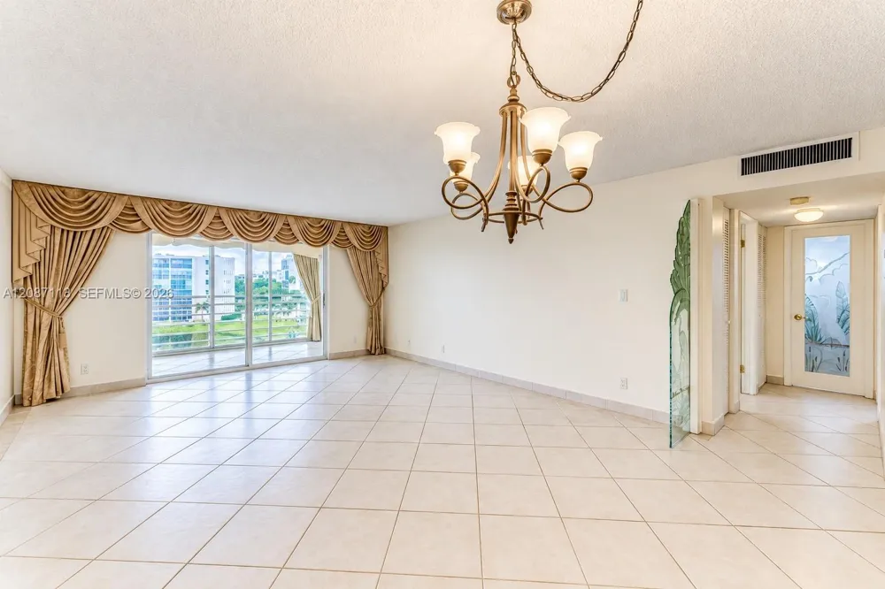 441 SE 3rd St #408 Dania Beach, FL 33004