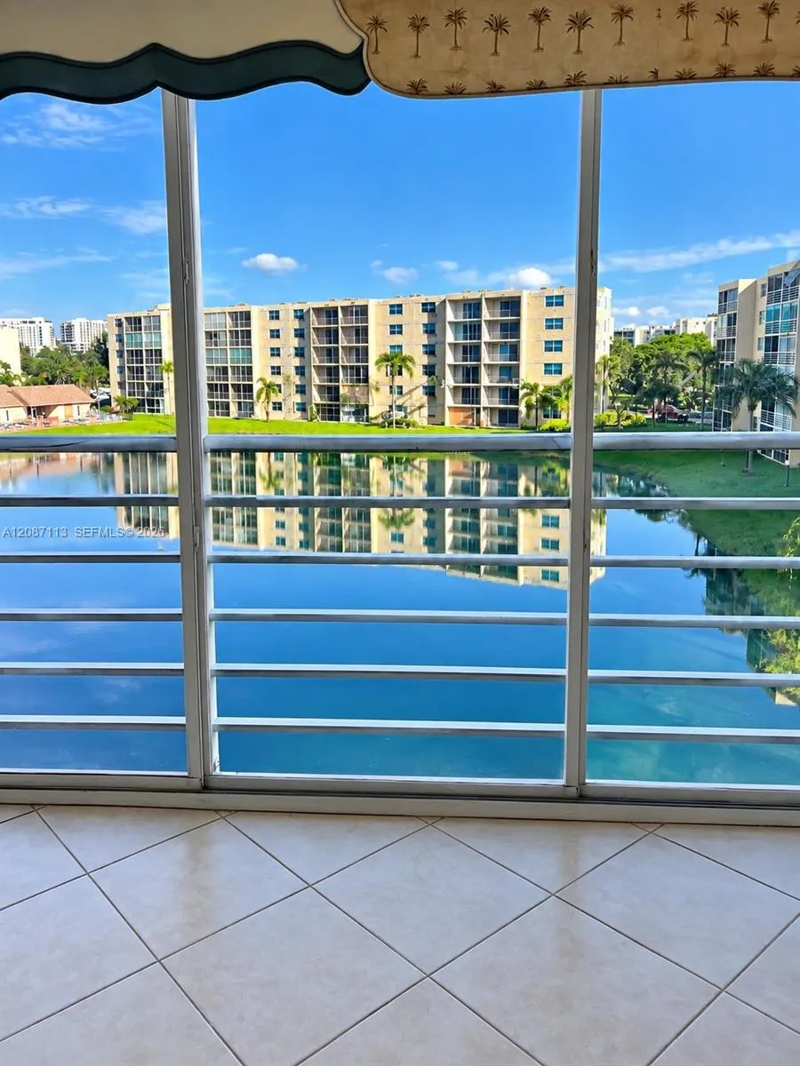 441 SE 3rd St #408 Dania Beach, FL 33004