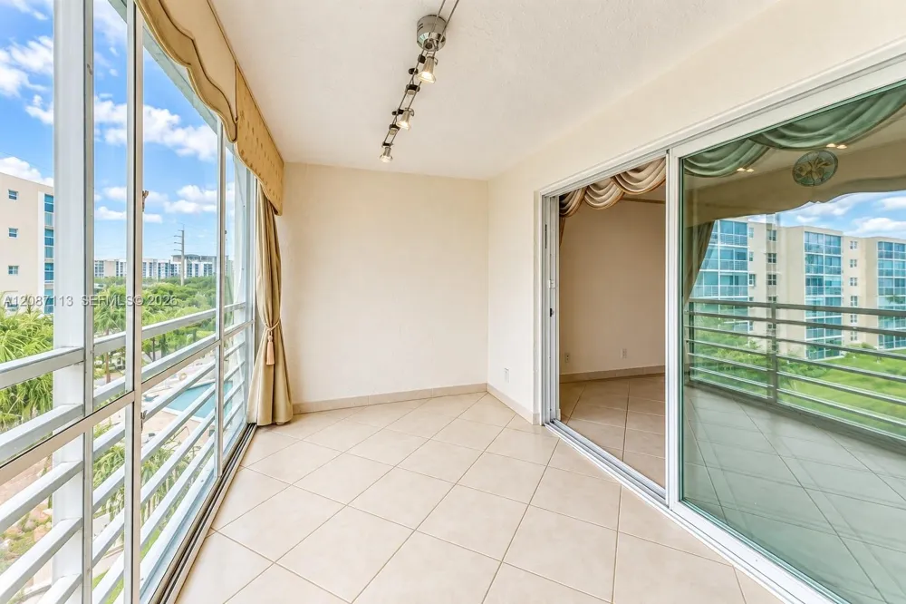 441 SE 3rd St #408 Dania Beach, FL 33004