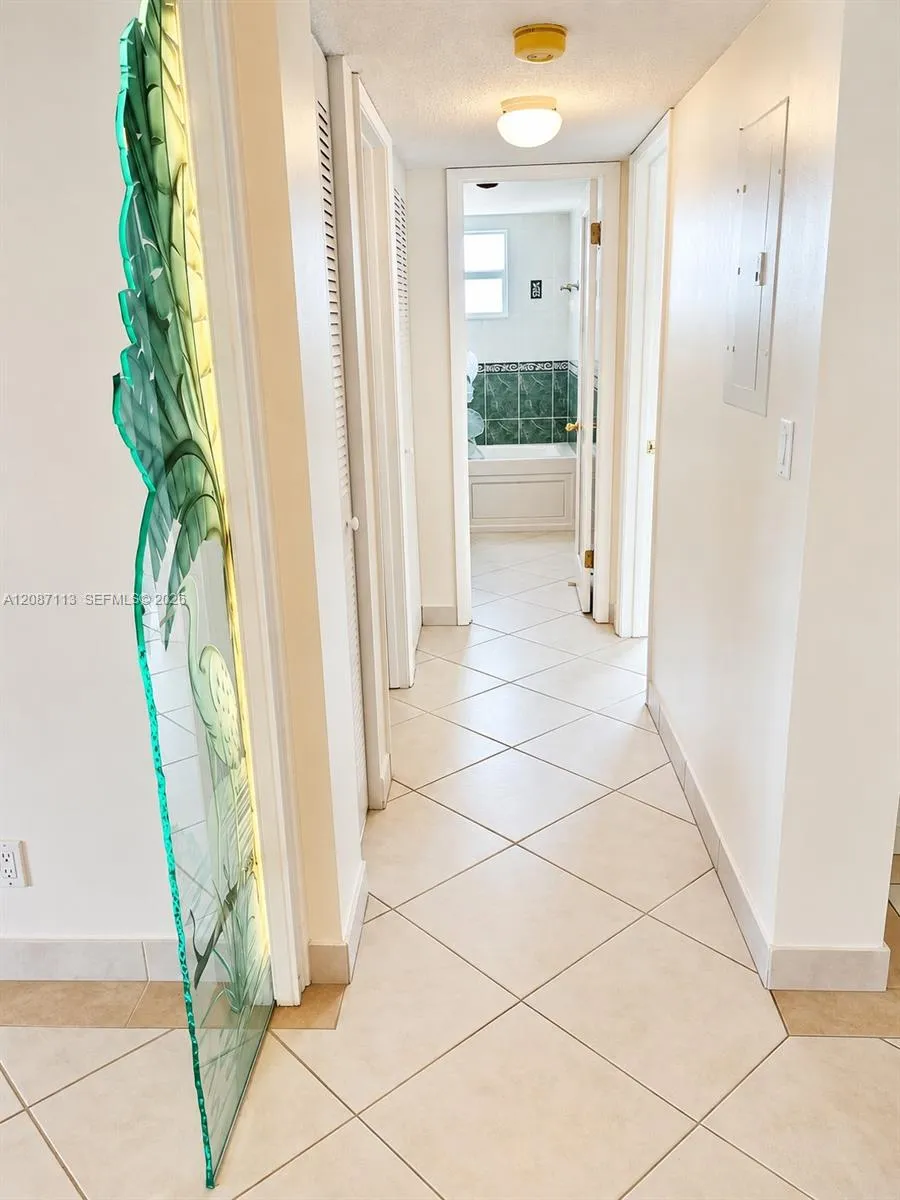 441 SE 3rd St #408 Dania Beach, FL 33004