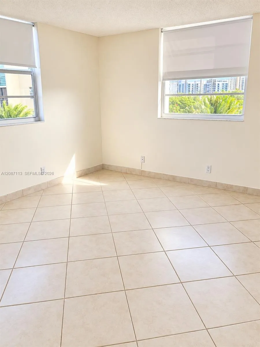 441 SE 3rd St #408 Dania Beach, FL 33004