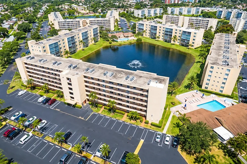 441 SE 3rd St #408 Dania Beach, FL 33004