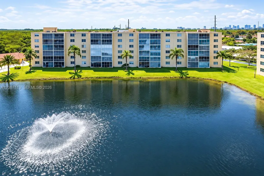 441 SE 3rd St #408 Dania Beach, FL 33004