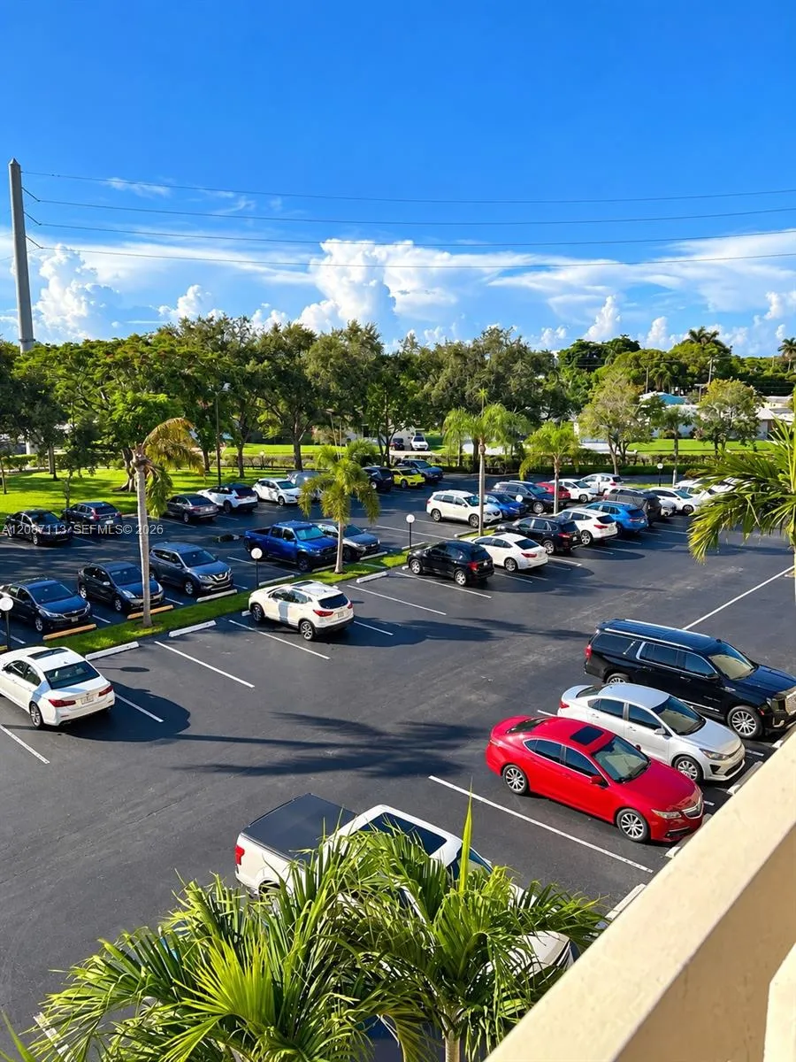 441 SE 3rd St #408 Dania Beach, FL 33004