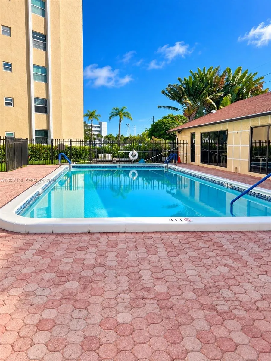 441 SE 3rd St #408 Dania Beach, FL 33004