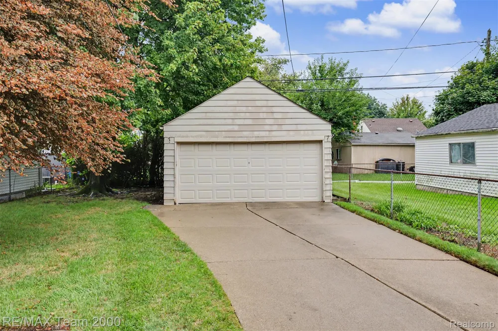 3237 McKinley Street Dearborn City, MI 48124
