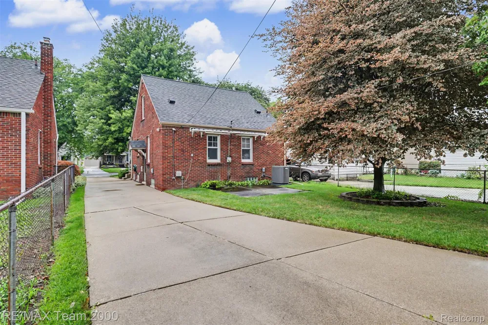 3237 McKinley Street Dearborn City, MI 48124