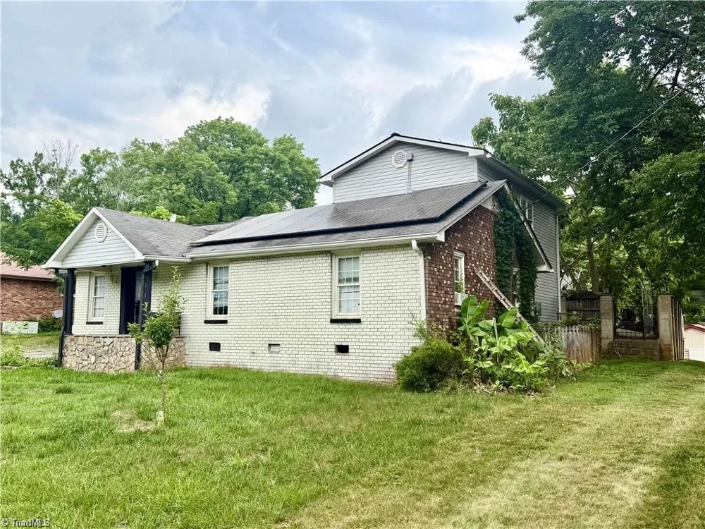 1004 Roach Street Mayodan, NC 27027