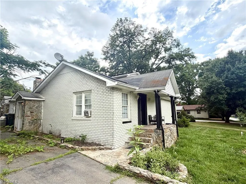 1004 Roach Street Mayodan, NC 27027