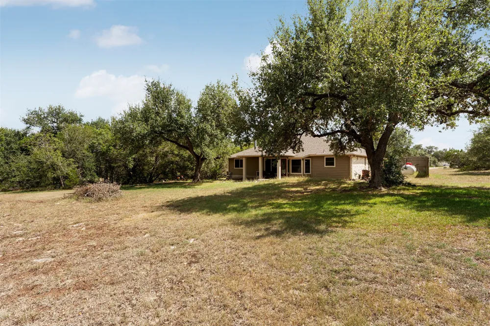 284 Honeycomb Circle Driftwood, TX 78619