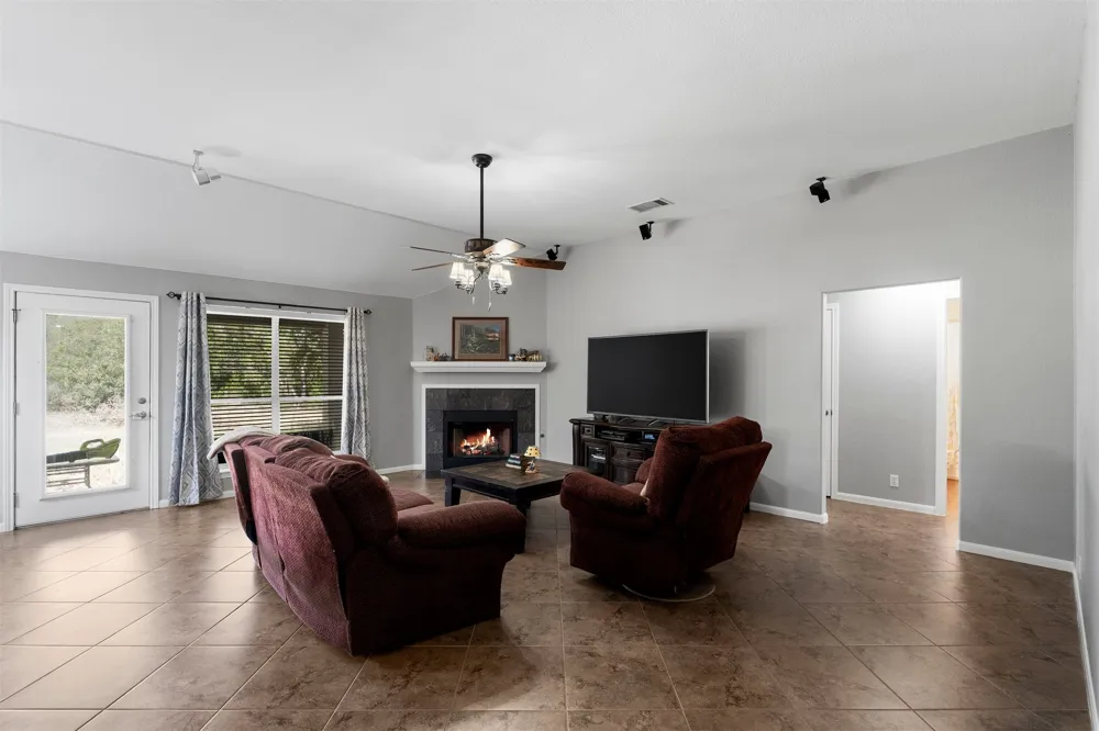 284 Honeycomb Circle Driftwood, TX 78619
