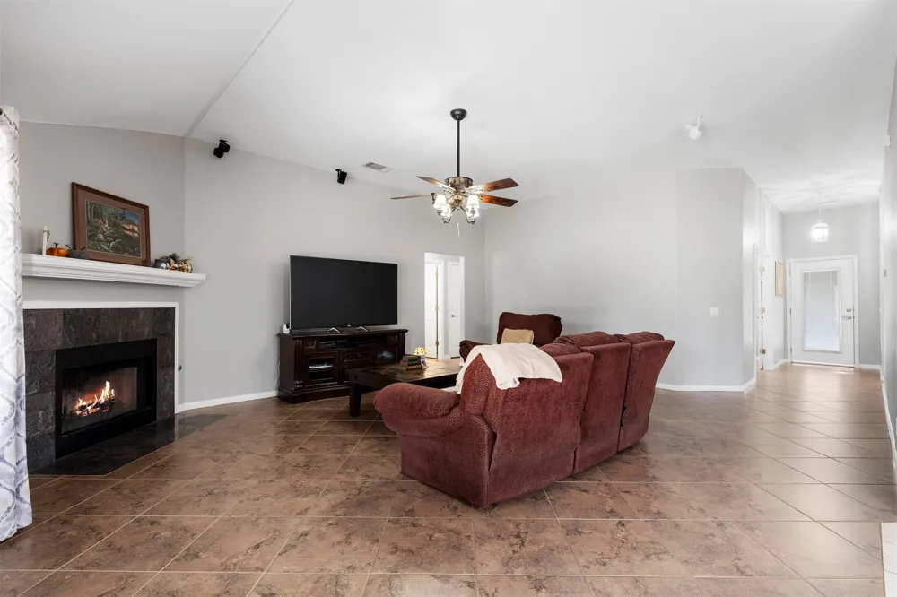 284 Honeycomb Circle Driftwood, TX 78619
