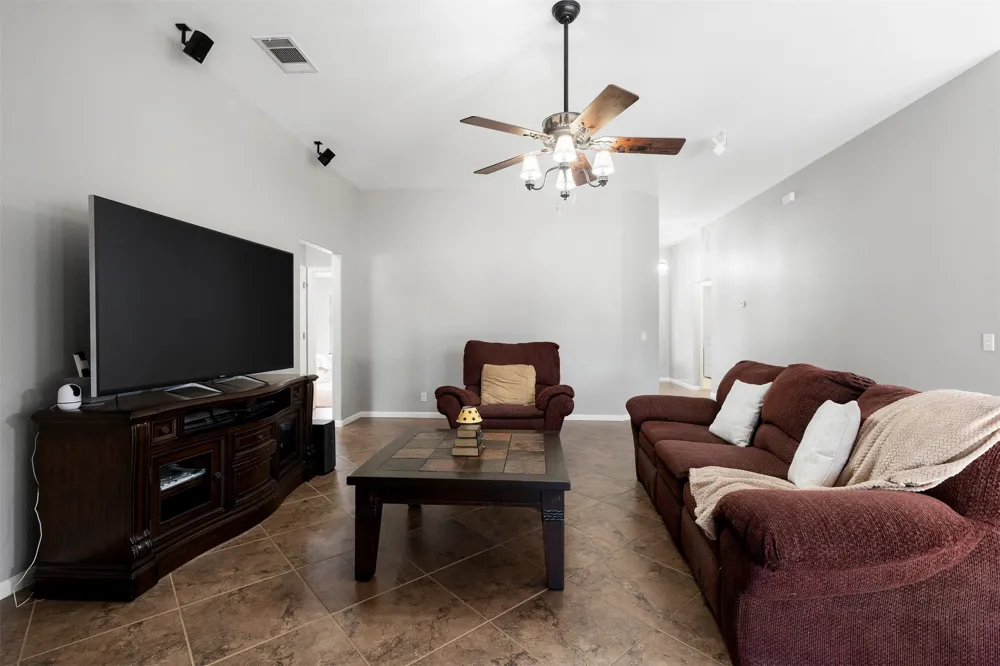284 Honeycomb Circle Driftwood, TX 78619
