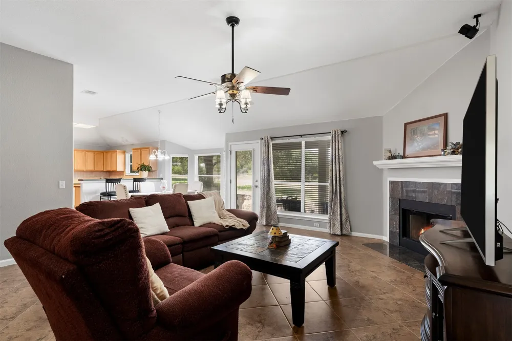 284 Honeycomb Circle Driftwood, TX 78619
