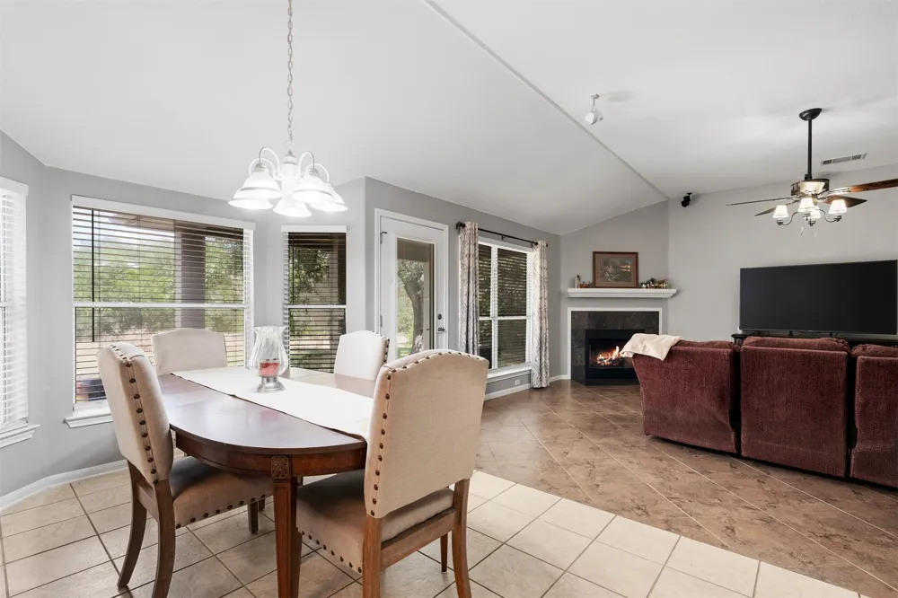 284 Honeycomb Circle Driftwood, TX 78619