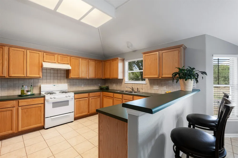 284 Honeycomb Circle Driftwood, TX 78619