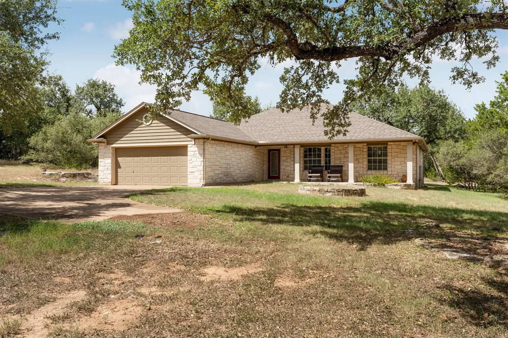284 Honeycomb Circle Driftwood, TX 78619