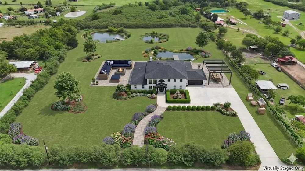 1900 Lezak Road Sealy, TX 77474