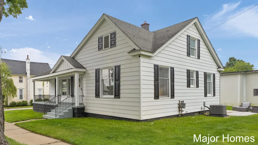 11418 SE Kirby Street SE Alto, MI 49302