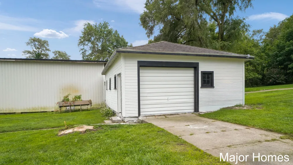 11418 SE Kirby Street SE Alto, MI 49302