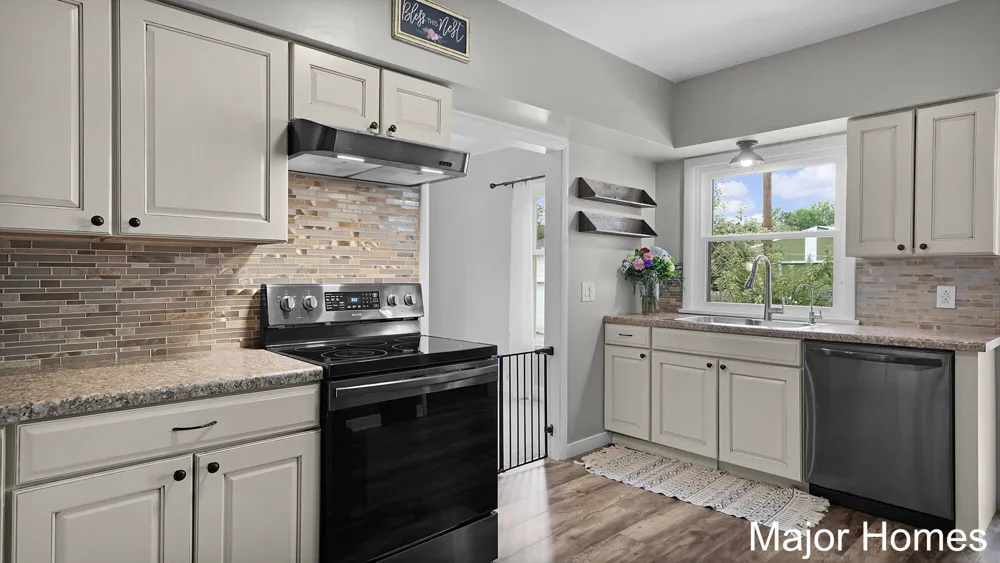 11418 SE Kirby Street SE Alto, MI 49302