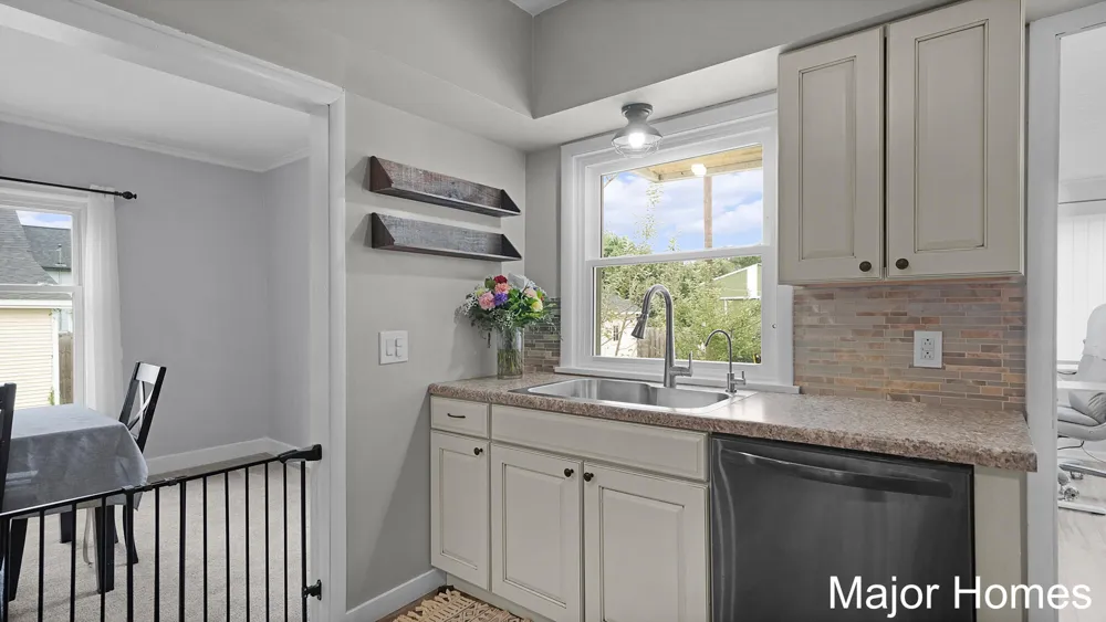 11418 SE Kirby Street SE Alto, MI 49302