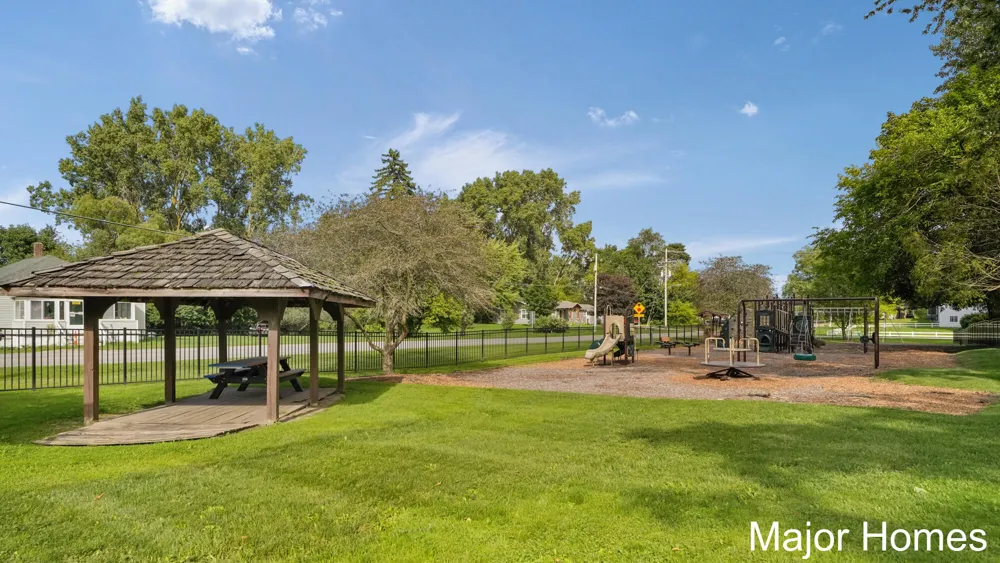 11418 SE Kirby Street SE Alto, MI 49302