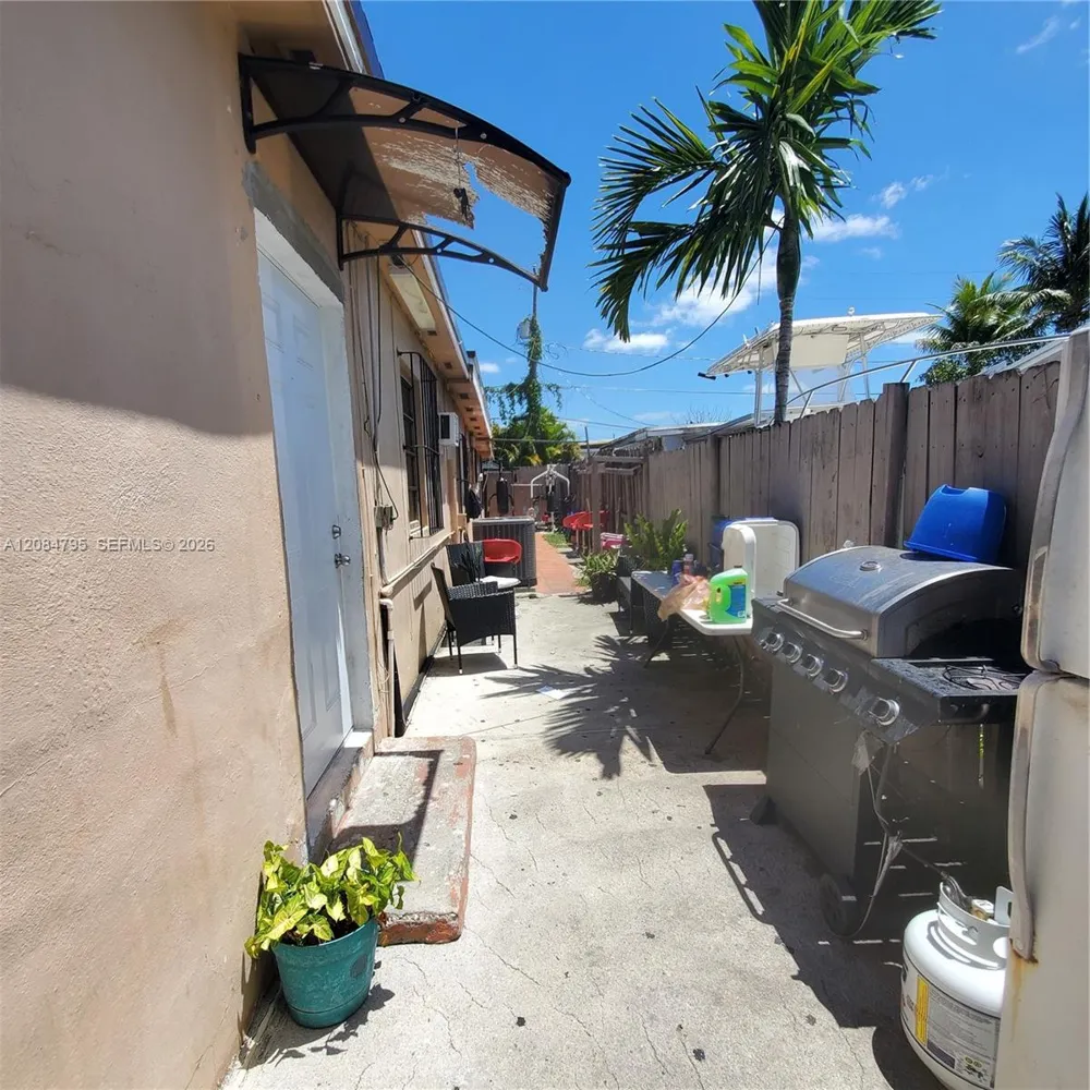 55 SW 60th Ct Miami, FL 33144