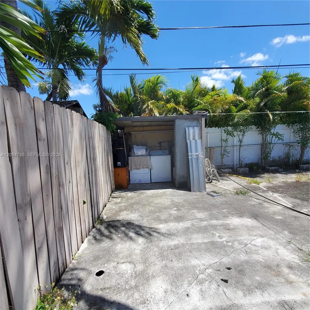 55 SW 60th Ct Miami, FL 33144