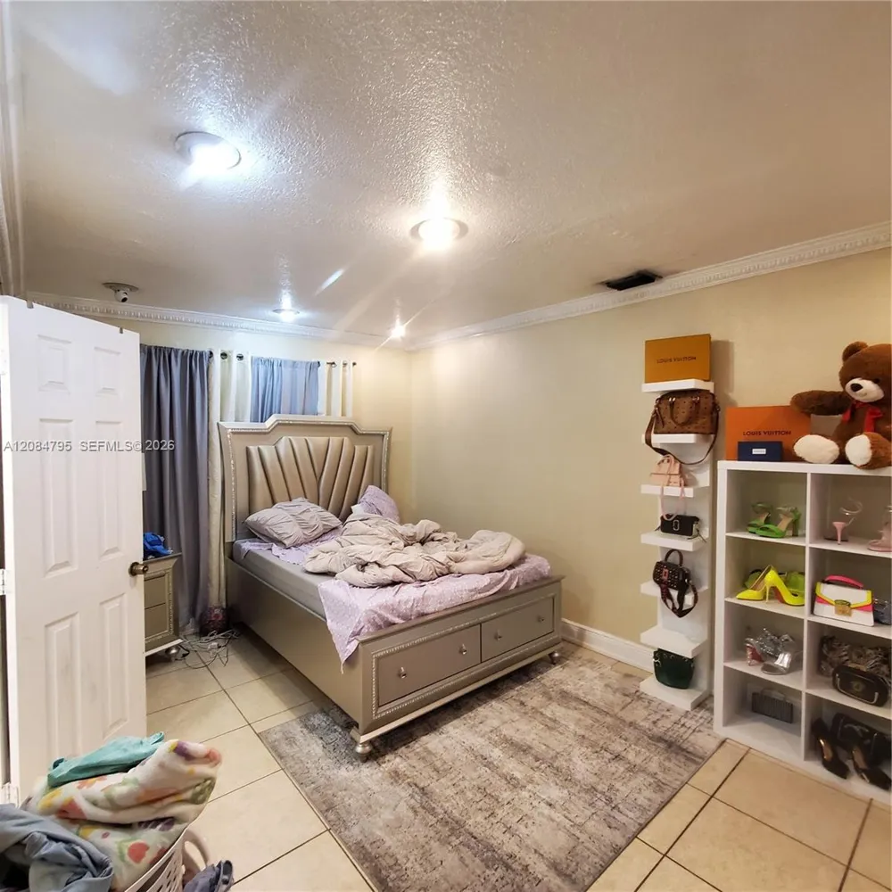 55 SW 60th Ct Miami, FL 33144
