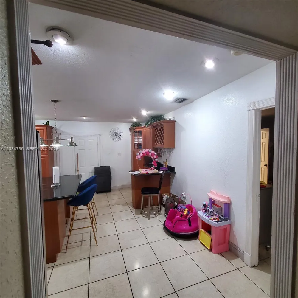 55 SW 60th Ct Miami, FL 33144